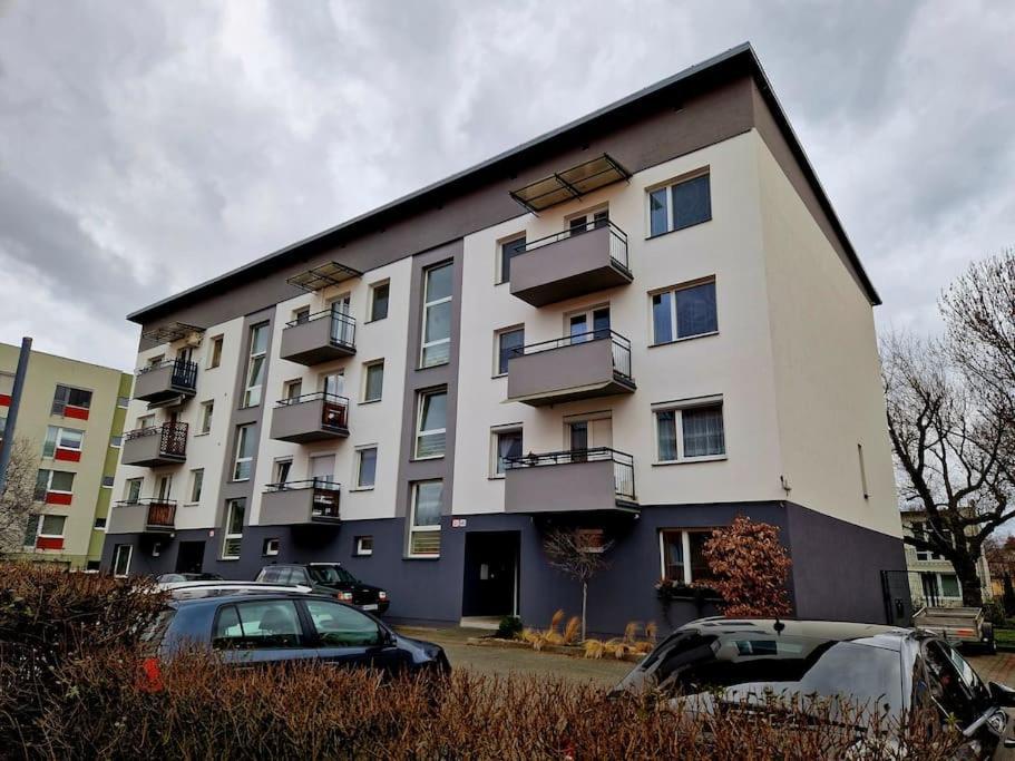 Slnecny Byt V Blizkosti Historickeho Centra Trencin Exterior foto